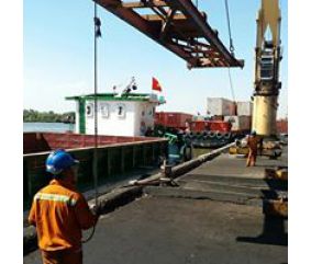 Xếp dỡ container tại cảng TMS - MK
