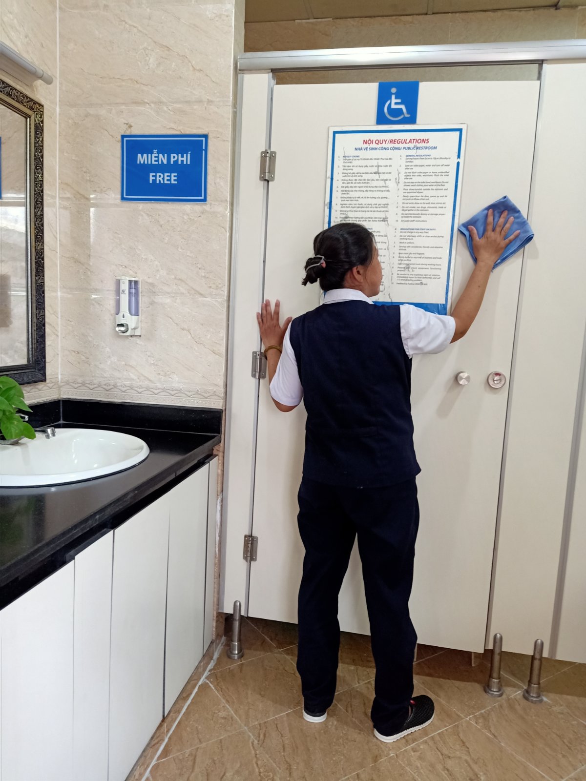 Dịch vụ vệ sinh làm sạch tại Kios ATM Sacombank